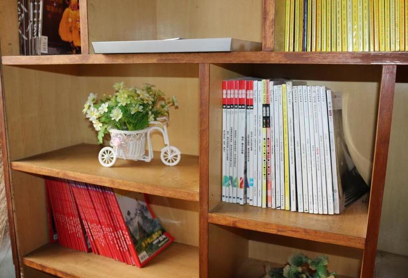 هاستل Shangajoy Seasons Inn