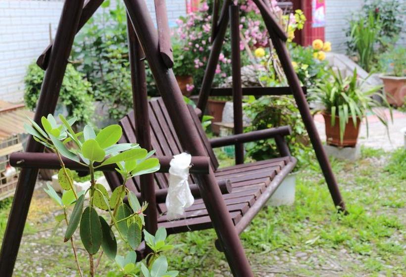 هاستل Shangajoy Seasons Inn