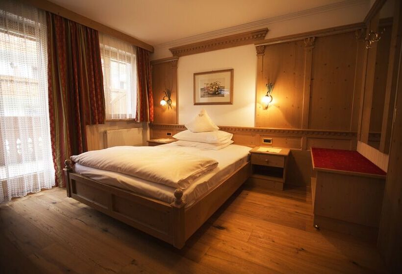 هتل Garni Concordia   Dolomites Home