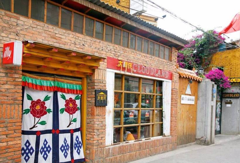 The Cloudland International Youth Hostel Close To The City Center,15 Min Walks To The Subway, Close