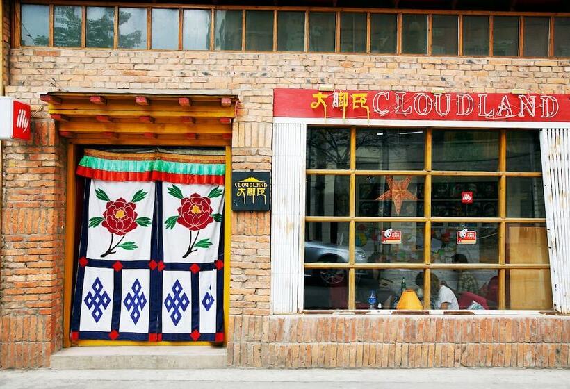 The Cloudland International Youth Hostel Close To The City Center,15 Min Walks To The Subway, Close