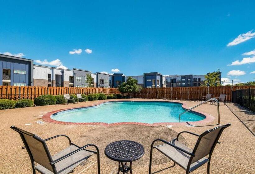 בית מלון כפרי Quality Inn & Suites Garland   East Dallas