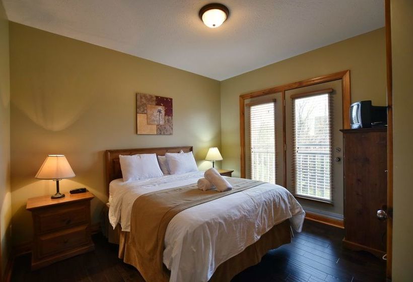 Отель The Lodges At Blue Mountain - Historic Snowbridge Condos