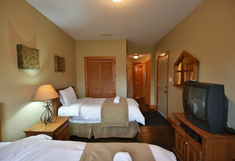 Отель The Lodges At Blue Mountain - Historic Snowbridge Condos
