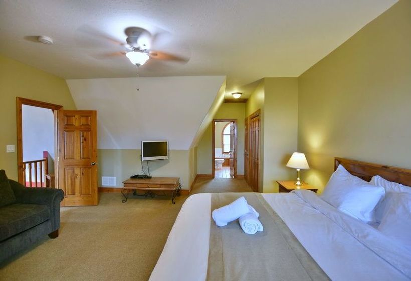Отель The Lodges At Blue Mountain - Historic Snowbridge Condos