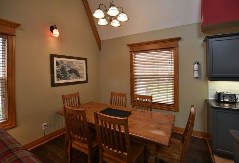 Отель The Lodges At Blue Mountain - Historic Snowbridge Condos
