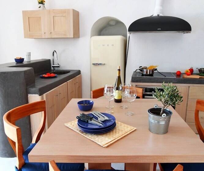 Menias Cave House