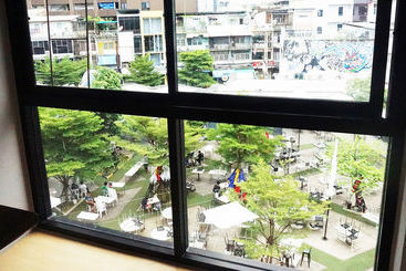 Moumou Hostel