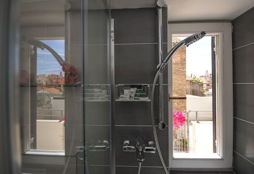 پانسیون Lanterna Rooms