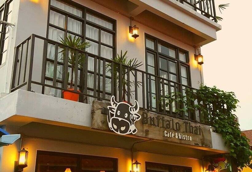 膳宿费 Buffalo Thai Cafe & Bistro