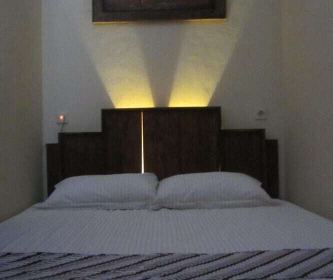 پانسیون Larasati Guest House