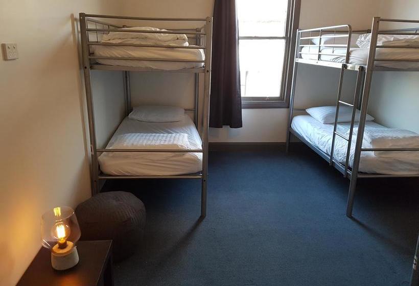 هاستل The Nook Backpackers