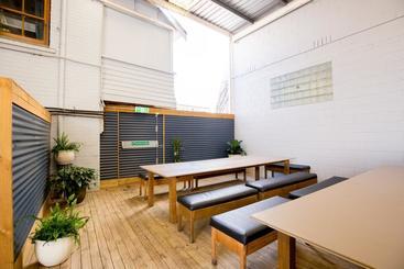هاستل The Nook Backpackers