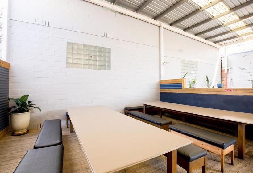 هاستل The Nook Backpackers