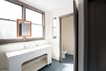 هاستل The Nook Backpackers