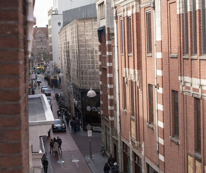 مبيت وإفطار Kuwadro Guesthouse Centrum