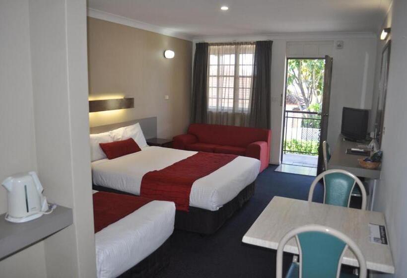 فندق In Town Motor Inn