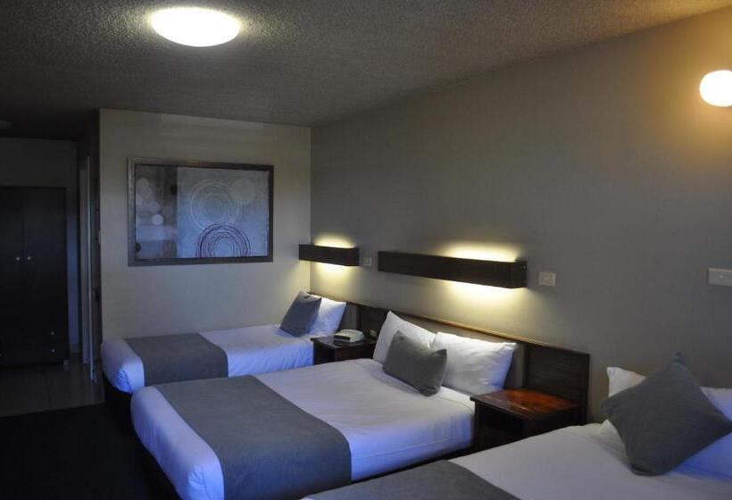 فندق In Town Motor Inn