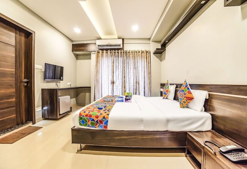 בית מלון כפרי Treebo Sumati Baner