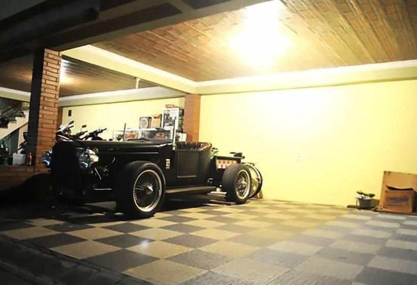 پانسیون Roemah Balewaringin