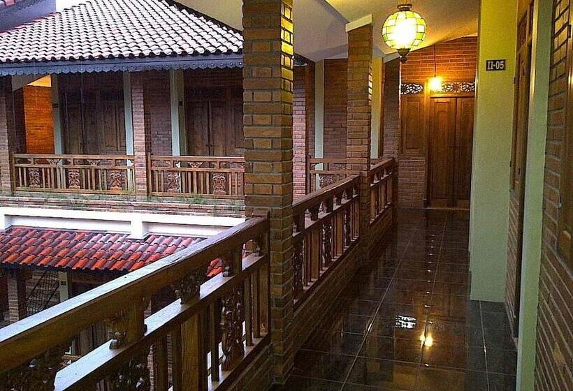 پانسیون Roemah Balewaringin