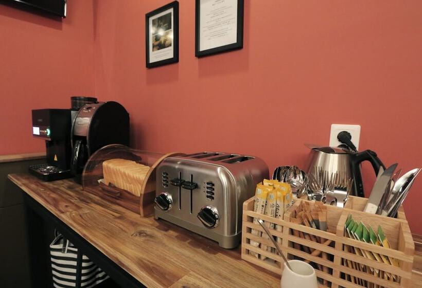 Blueboat Hostel Jeonju