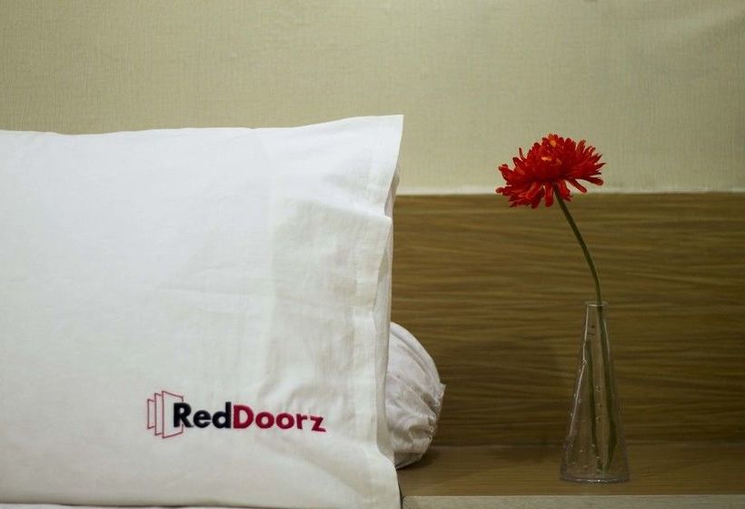 Hotel Reddoorz @ Salemba Raya