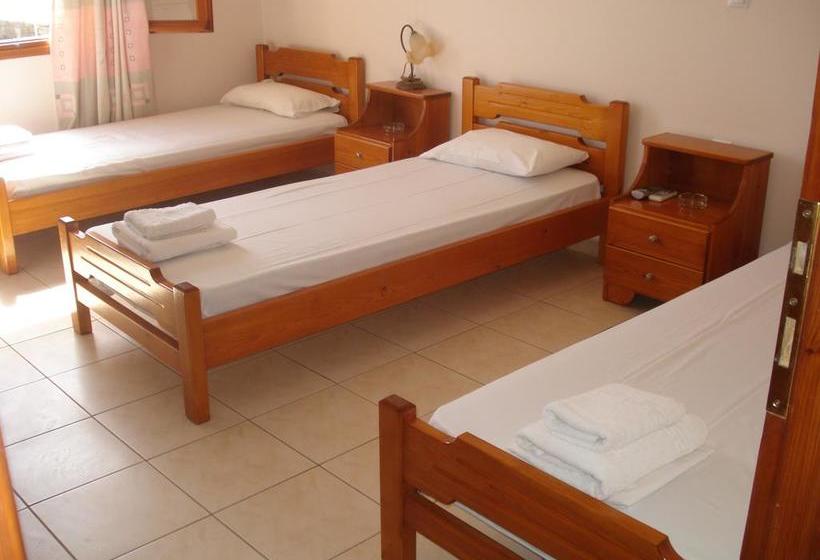 פנסיון Philoxenia Rooms