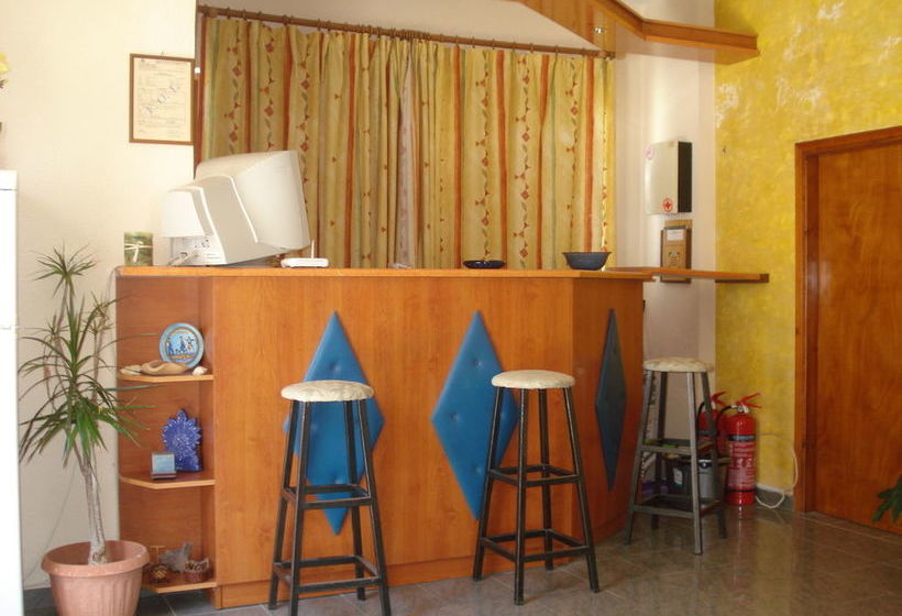 פנסיון Philoxenia Rooms