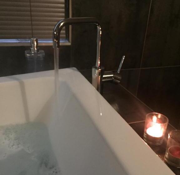 Пансион Spa Suites At Raven