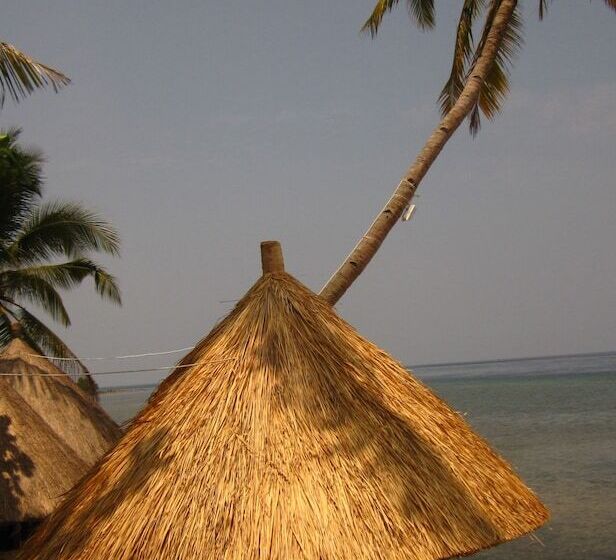 تختخواب و صبحانه Larantuka Beach Apartments