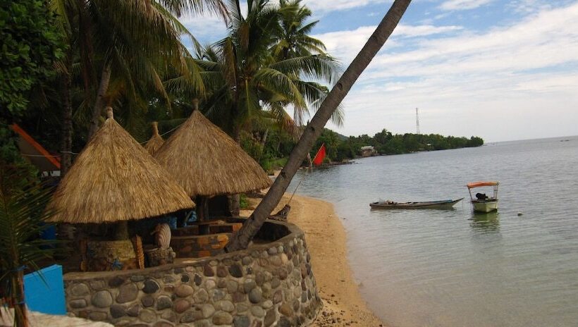 تختخواب و صبحانه Larantuka Beach Apartments