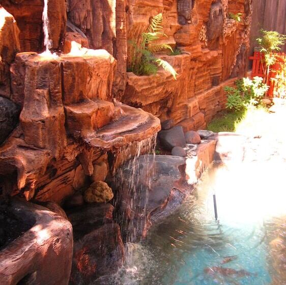 تختخواب و صبحانه Larantuka Beach Apartments