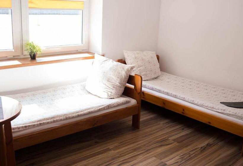 هتل Ik Okęcie 39   Nocleg I Parking Blisko Lotnisko Okęcie