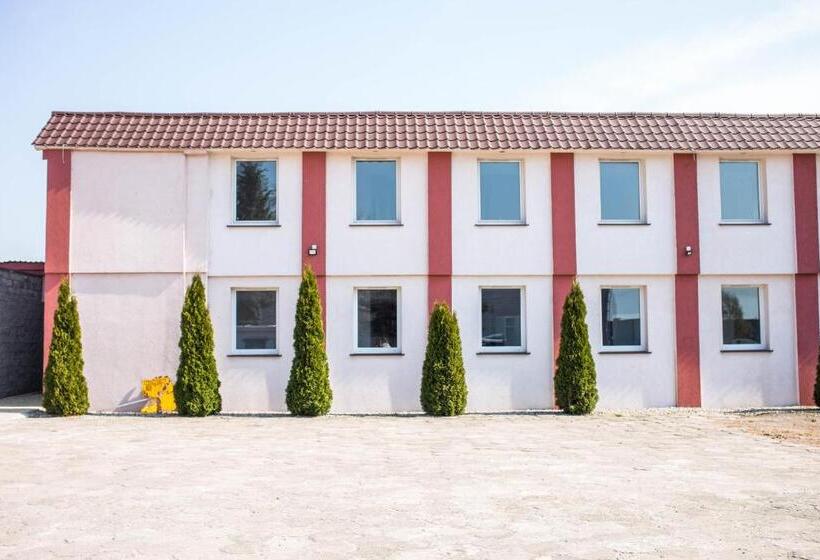 هتل Ik Okęcie 39   Nocleg I Parking Blisko Lotnisko Okęcie