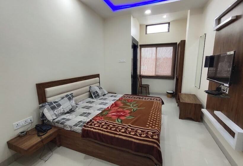 בית מלון כפרי Goroomgo Galaxy Palace Bareli