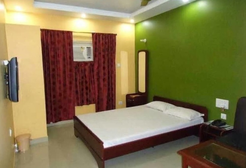 בית מלון כפרי Goroomgo Galaxy Palace Bareli