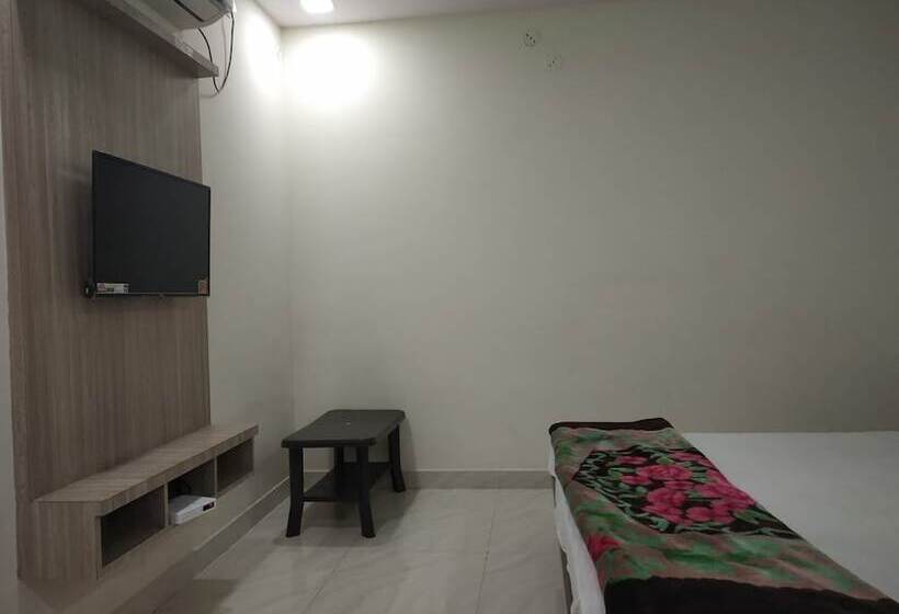 בית מלון כפרי Goroomgo Galaxy Palace Bareli