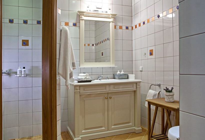 Villa Veneziano Suites & Villa