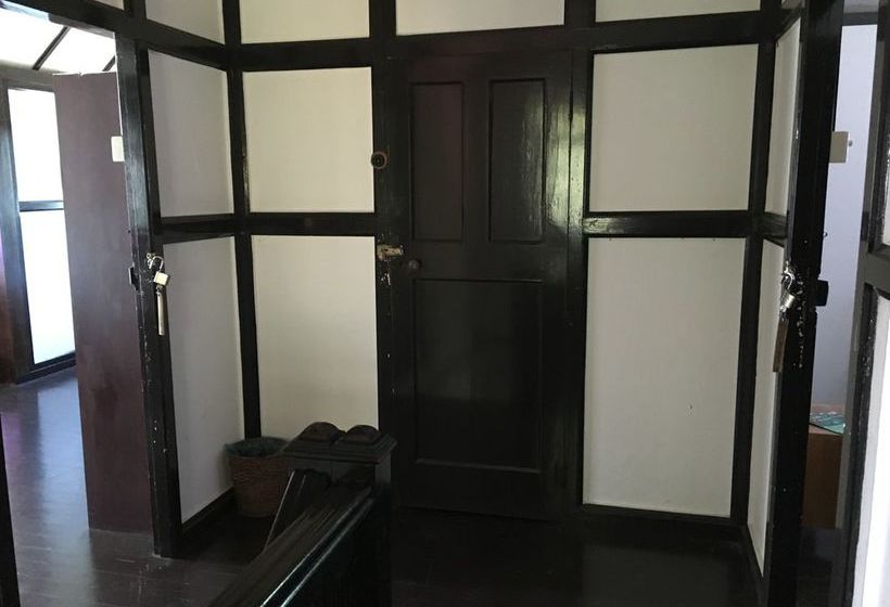 De  Native Guest House  Hostel