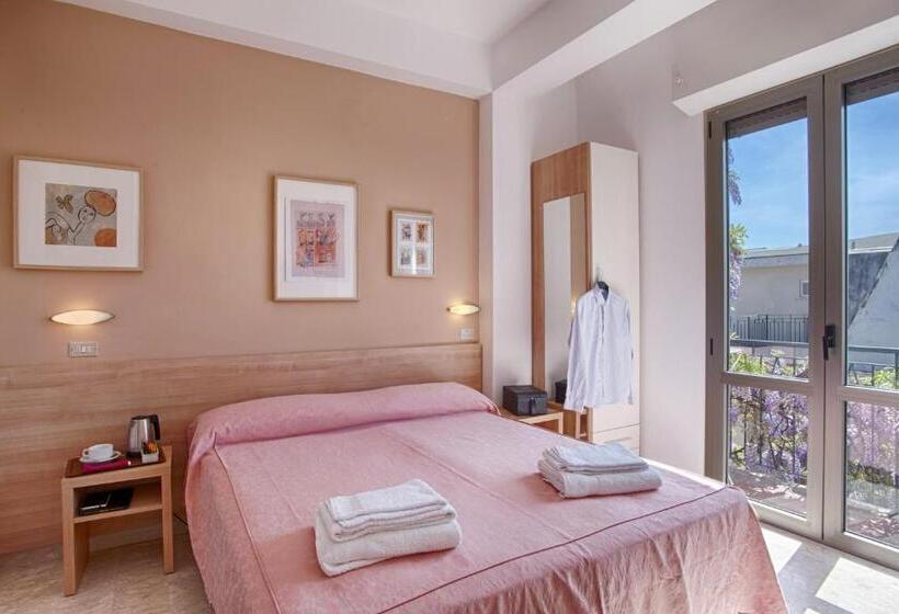تختخواب و صبحانه Albergo Villa Lucia