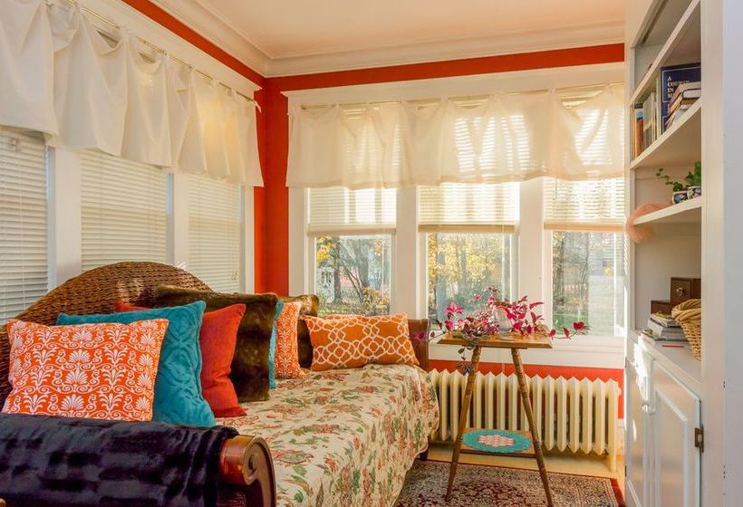 Enchanted Cottage On Glen  Entire House Rental