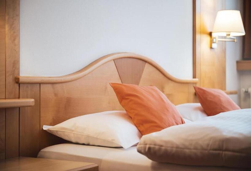Berghotel Majarei