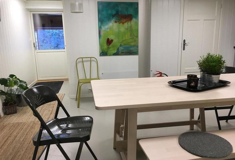모텔 Krøgeneslåven Microtel