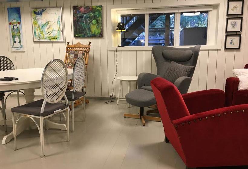 모텔 Krøgeneslåven Microtel
