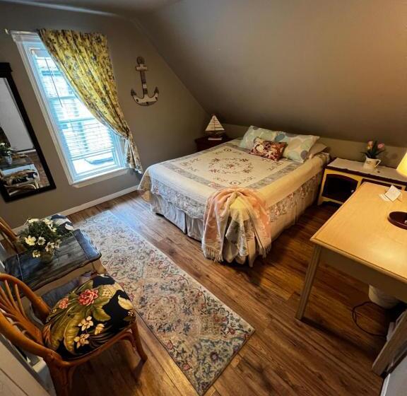 تختخواب و صبحانه Adams Inn