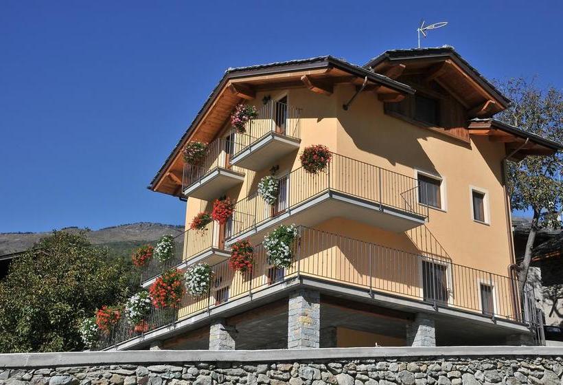 مبيت وإفطار Affittacamere Les Noyers