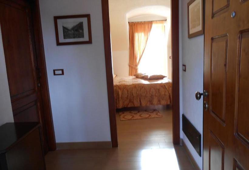 مبيت وإفطار Affittacamere Les Noyers