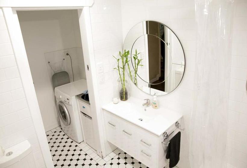 تختخواب و صبحانه Character & Charm In The Heart Of The City