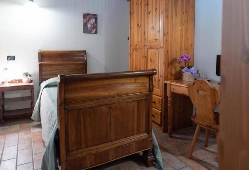 Отель Agriturismo Il Palazzone